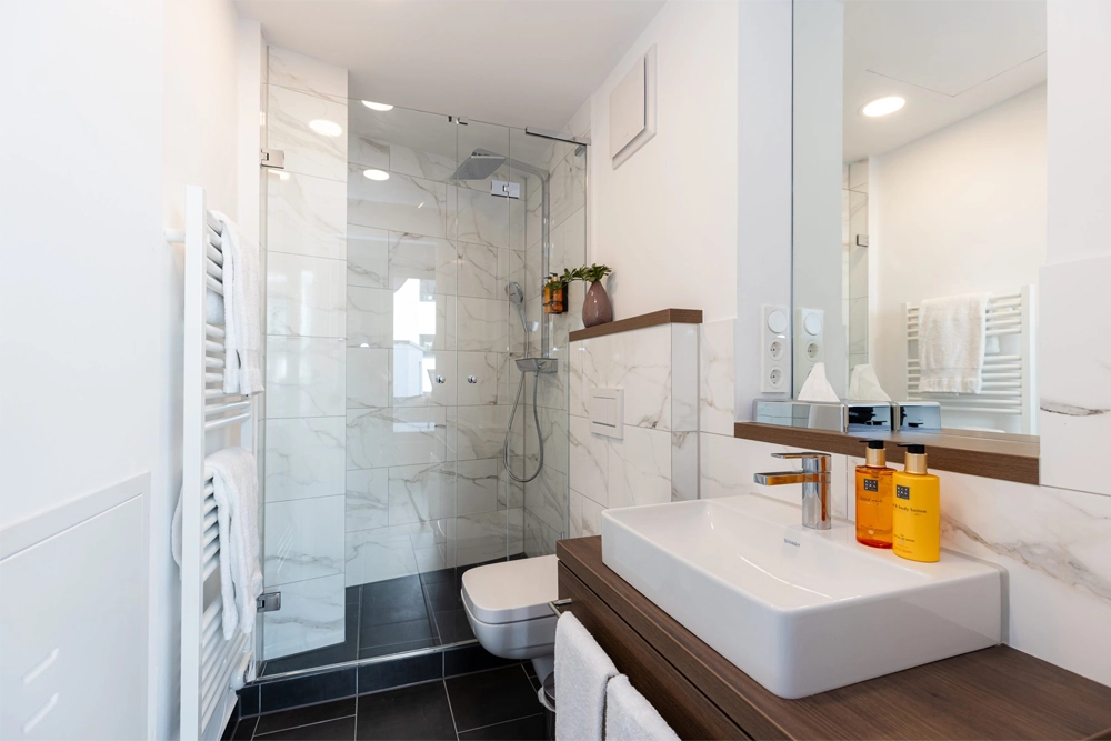 Modernes Badezimmer Studio Apartament The Doorman Göthe Frankfurt